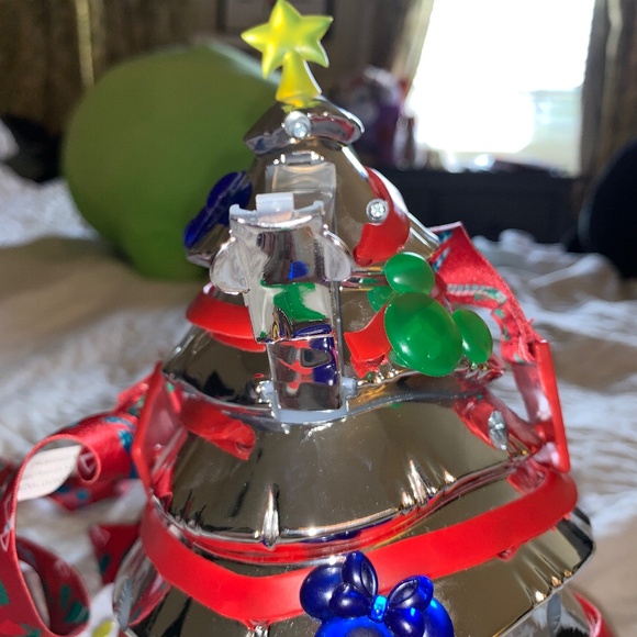 Disneyland Silver Light-Up Christmas Tree Sipper 2023 - New - Picture 7 of 8